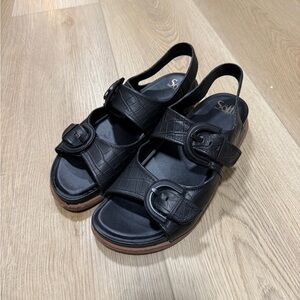 Sofft women’s Black Textured Sandals